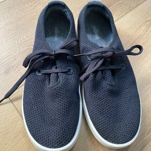 Allbirds “Tree Skippers” navy size women’s 10